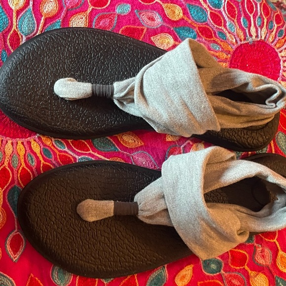 Gray yoga sandals. European size 39. So 8 8 1/2 9 US. Ridiculously comfortable. - Picture 3 of 6